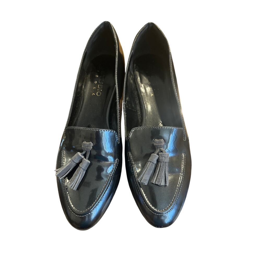 Women’s Studio Isola Steel Gray Patent Leather Loafers w/ Tassels. Size 8.5
